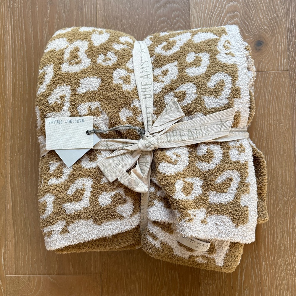 Barefoot Dreams in the Wild Throw Blanket NWT
